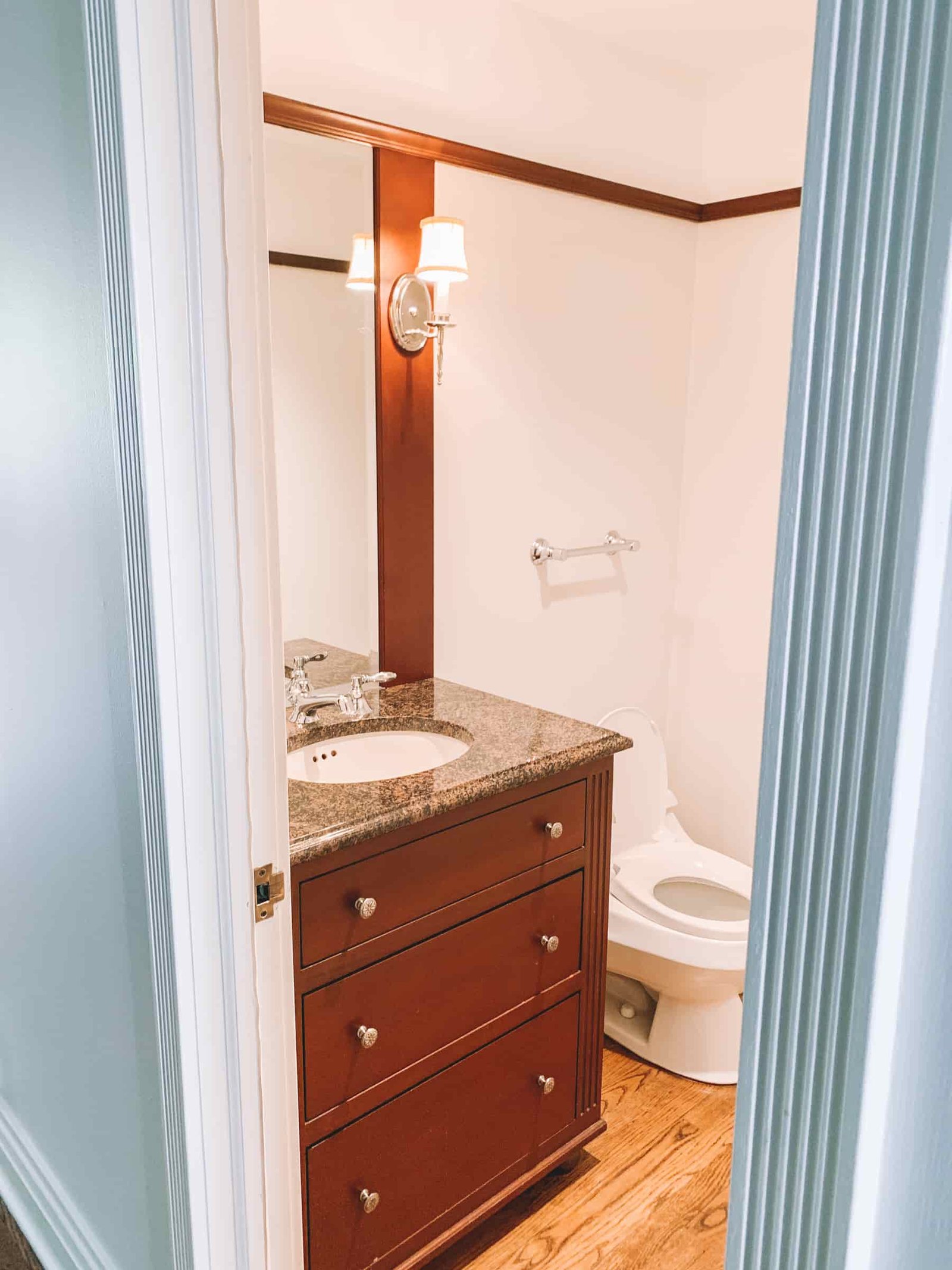 New Home Tour - Powder room - Minimal in the City