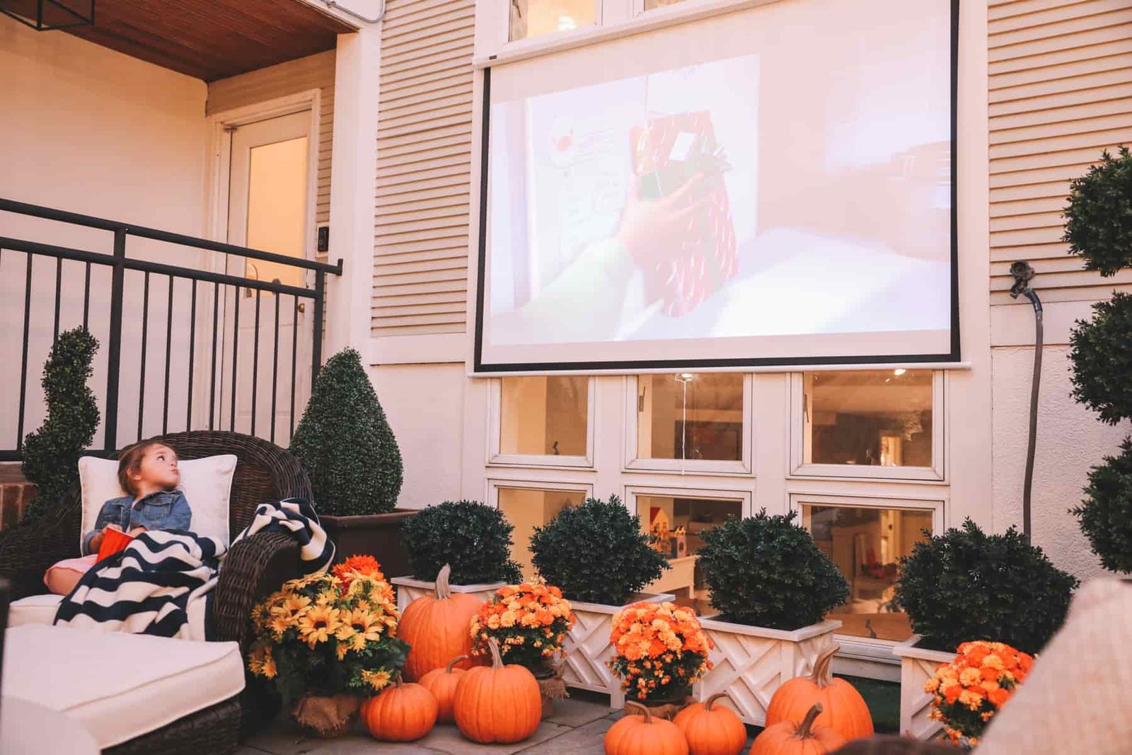 Outdoor Movie Theater Tips How to Make an Outdoor Movie Theater